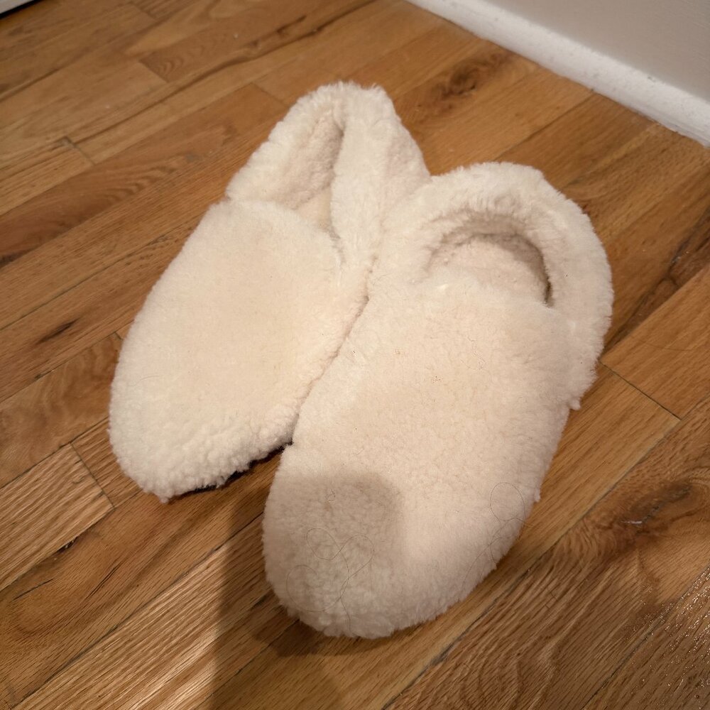 CLOUDNINE SHEEPSKIN SLIPPERS - Size 9 Women's Luna Slipper